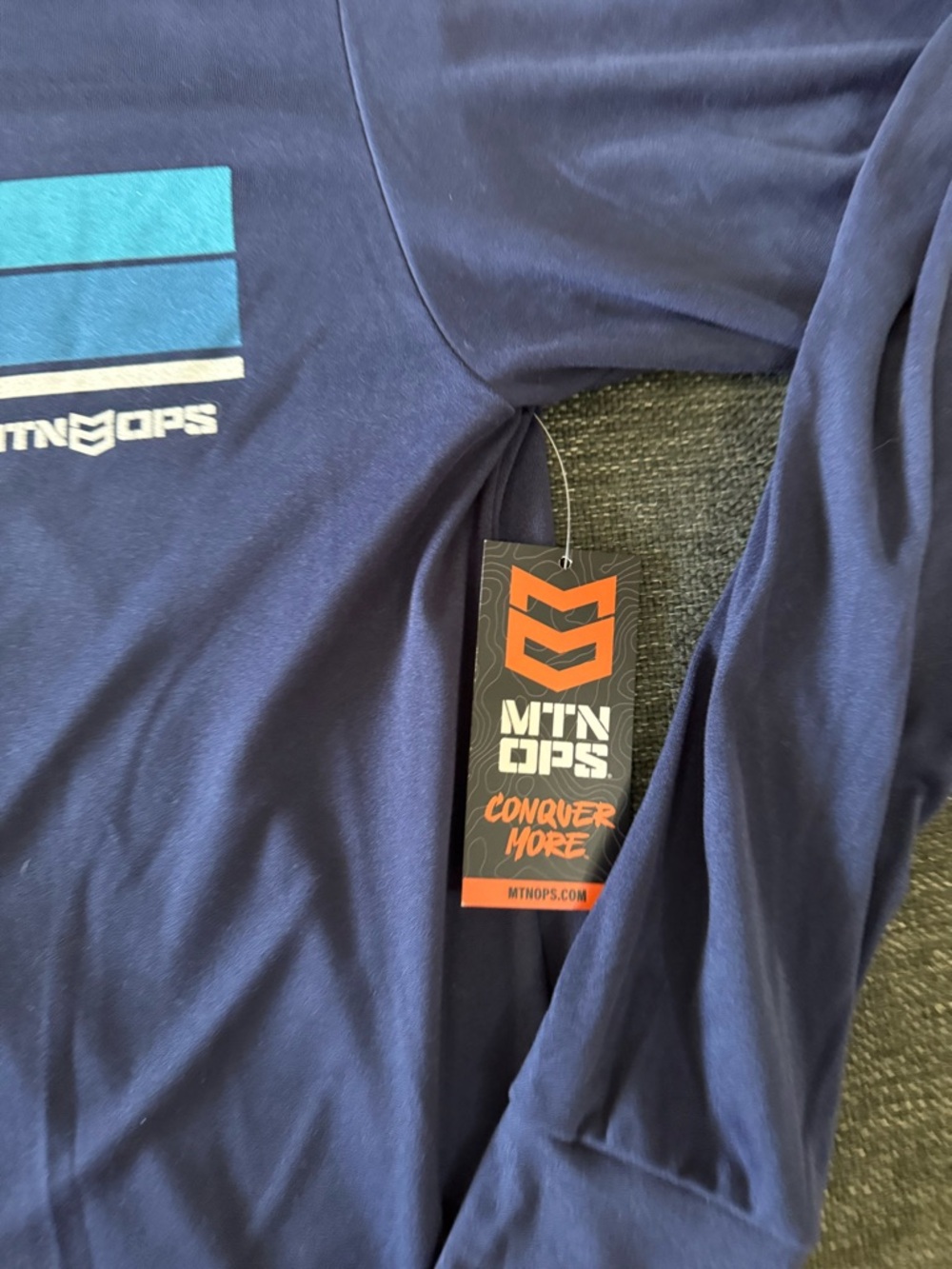 Mt. Ops Men’s Long Sleeve Performance Shirt Large Navy Sky Blue Stripes NWT - Picture 3 of 11